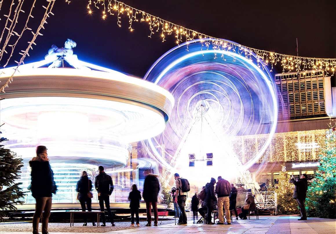 Carrousel et grande roue du marché de Noël